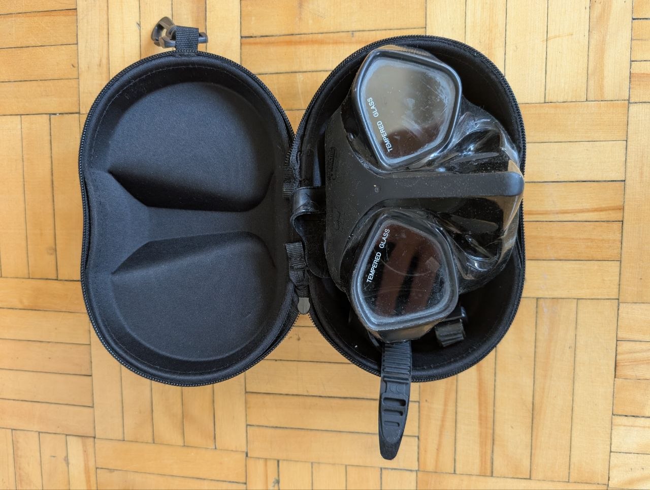 Tempered-Glass Diving Mask + Case