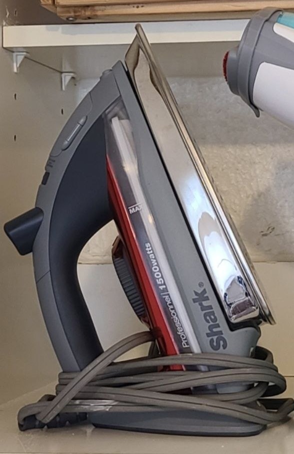Shark Professional 1550W Steam Iron